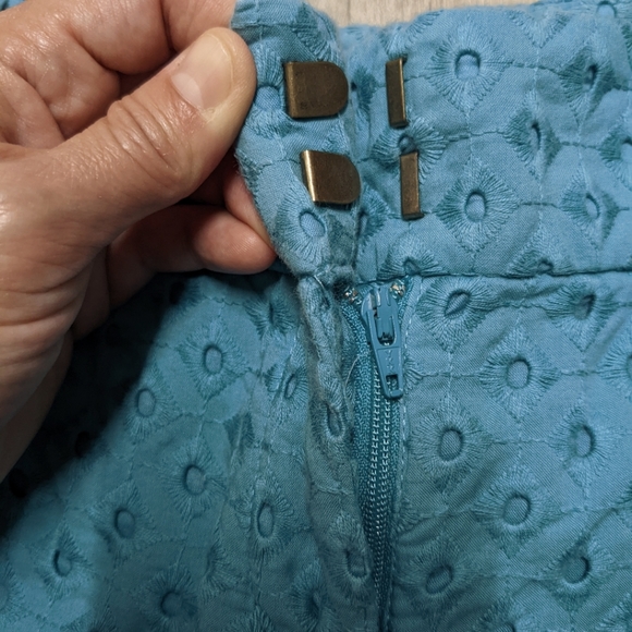 Loft Ann Taylor Teal Eyelet Shorts size 2 - Picture 8 of 8